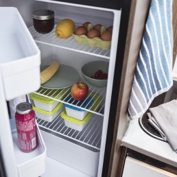 Extragroßer Kühlschrank mit separatem Gefrierfach