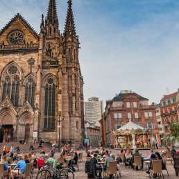 Kathedrale Saint-Étienne auf dem Place de la Réunion in Mulhouse