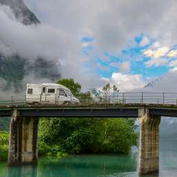 Camper auf Fjord-Tour