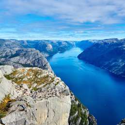 Hoch über dem Preikestolen