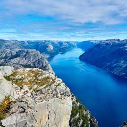 Hoch über dem Preikestolen