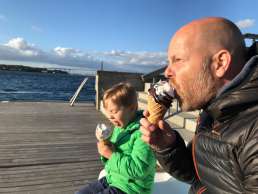 Eisessen in Middelfart auf Fyn in Dänemark