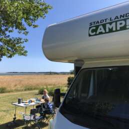 Wohnmobil Frühstück mit Aussicht auf Fyn in Dänemark