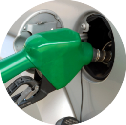 Grüner Tankrüssel - symbolisiert umweltverträglicheren Motor