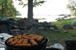 auf dem Natur-Campingplatz Getnö Gard im „Lake Åsnen Resort“ schmeckt jede Mahlzeit