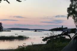 der wundervolle Lake Åsnen nach Sonnenuntergang