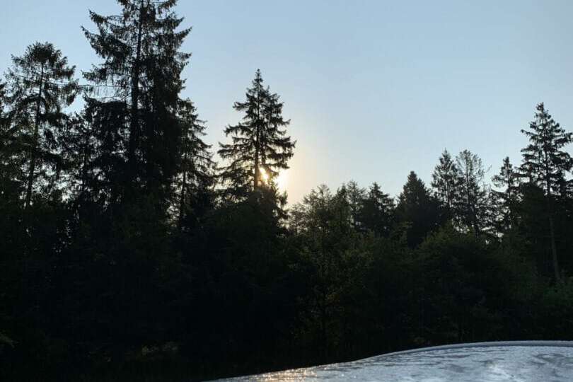 das Wetter war stets unser Freund - Sonnenaufgang über dem Wohnmobil