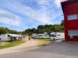 Der schön gelegene Campingplatz in Skärhamn