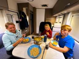 so ein Strandtag macht hungrig, das Pasta-Abendessen füllt die Akkus schnell wieder auf