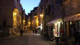 Cinque Terre: unterwegs in Vernazza