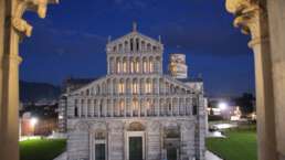 Pisa: Blick aus dem Baptisterium auf Kathedrale und Turm