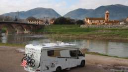 Lucca: Übernachtungsspot am Fluss