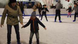 Lucca: Spaß auf der Eislaufbahn