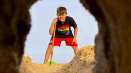 Die Sandburg steht - nach getaner Arbeit am Spiaggia Su Giudeu