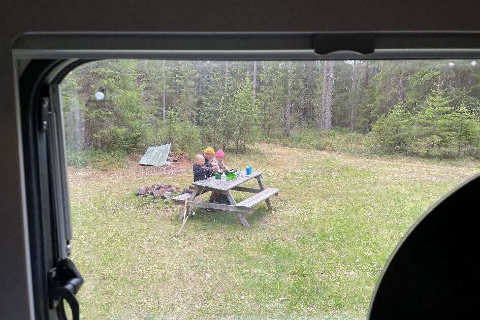 Norwegen - WowMobil - Picknick im Wald- Campingtour 2023
