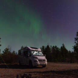 Stadt Land Camp! Wohnmobile lieben Polarlichter