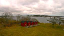 der Senoren Stellplatz wird über eine beeindruckende Schärenbrücke angesteuert
