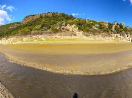 Unterwegs am verbliebenen schmalen Flusslauf des Cedrino