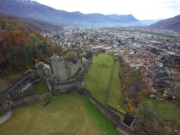 Das Castel Montebello und Bellinzona aus der Drohnenperspektive