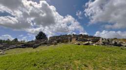 die Ruinen der Nuraghe Genna Maria